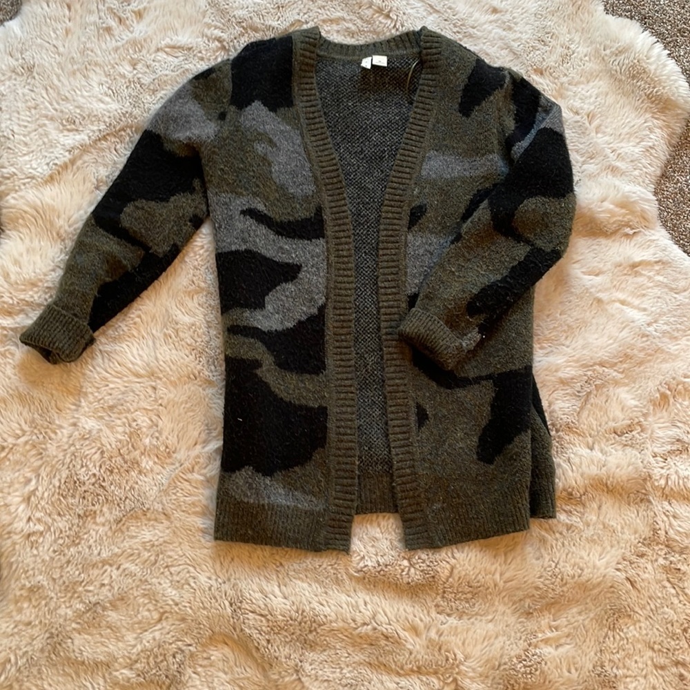 Moth camo cardigan‎ - Picture 2 of 4
